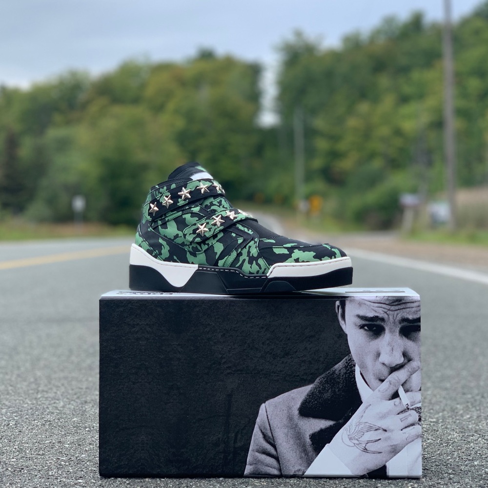 All sizes are available. - Picture 7 of 8